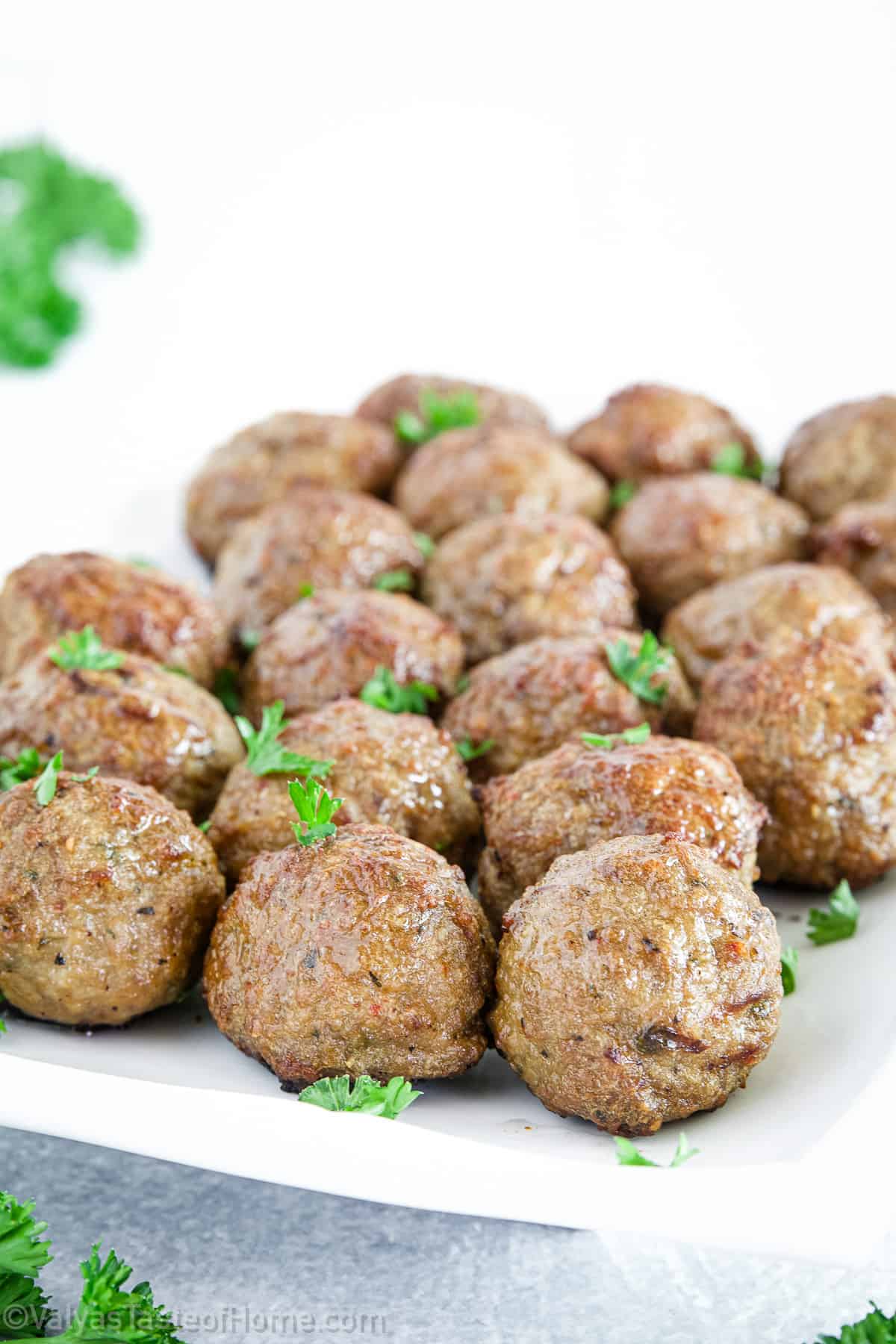 Delicious Oven Baked Meatballs: Perfect for Any Meal or Appetizer